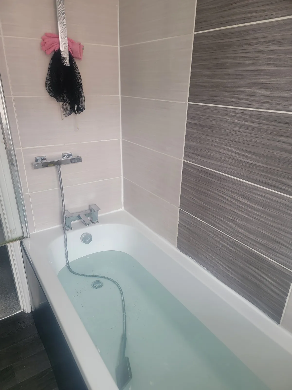 Bath silicone sealant renewed with fresh white bead in Oldham — completed by Kamdem HomeTech, Gas Safe 559988